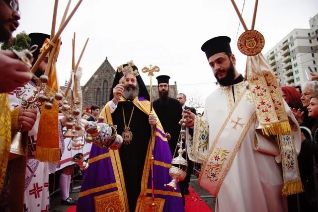 Ο νέος Αρχιεπίσκοπος Αυστραλίας για πρώτη φορά στη Μελβούρνη: Συγκίνηση στην υποδοχή (βίντεο)